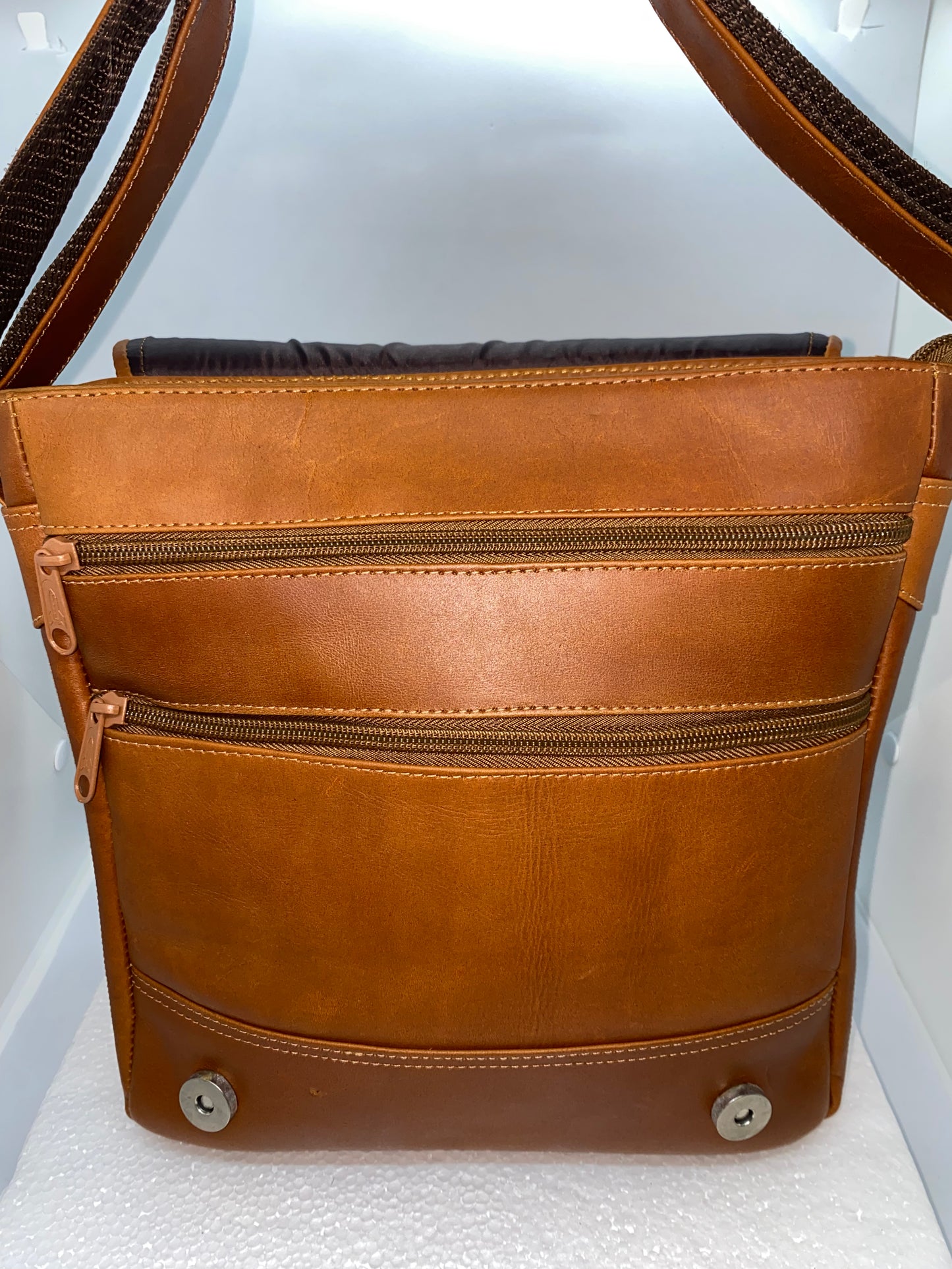 C316 - Carriel de cuero Tula grande marca Quality Leather