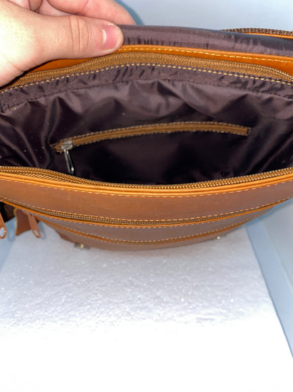 C316 - Carriel de cuero Tula grande marca Quality Leather