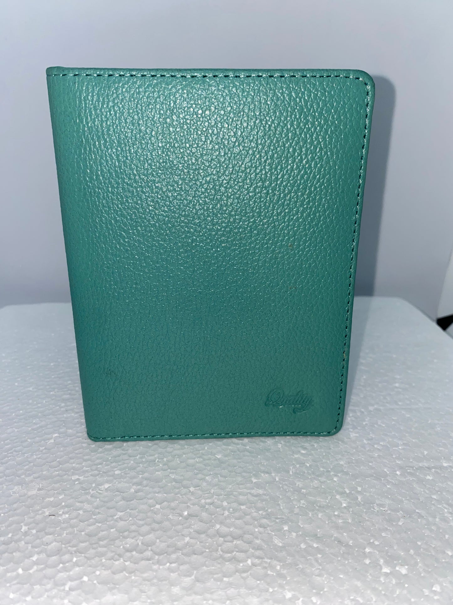 PP15 - Porta pasaporte de cuero Graso marca Quality Leather