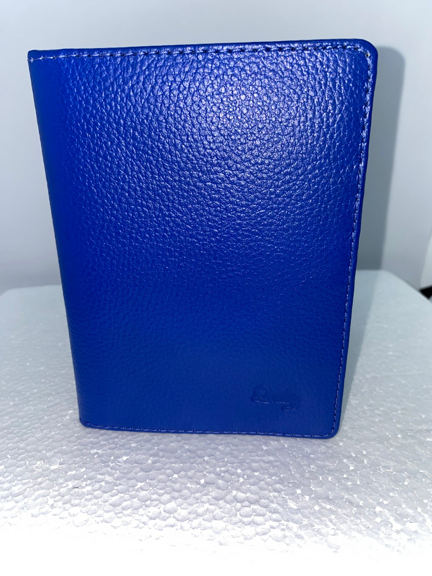 PP15 - Porta pasaporte de cuero Graso marca Quality Leather