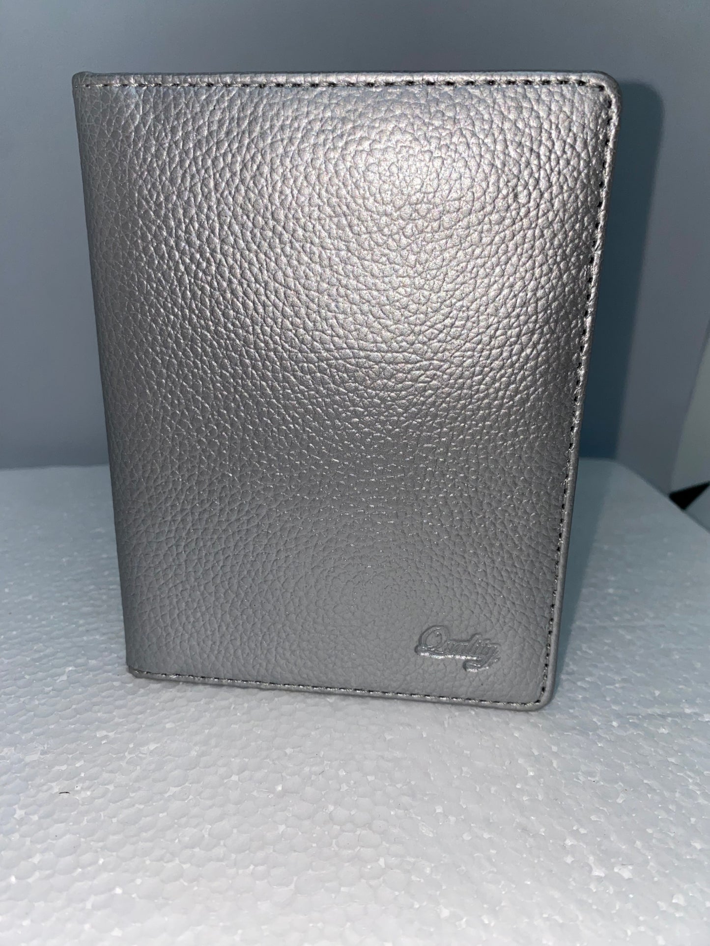 PP15 - Porta pasaporte de cuero Graso marca Quality Leather