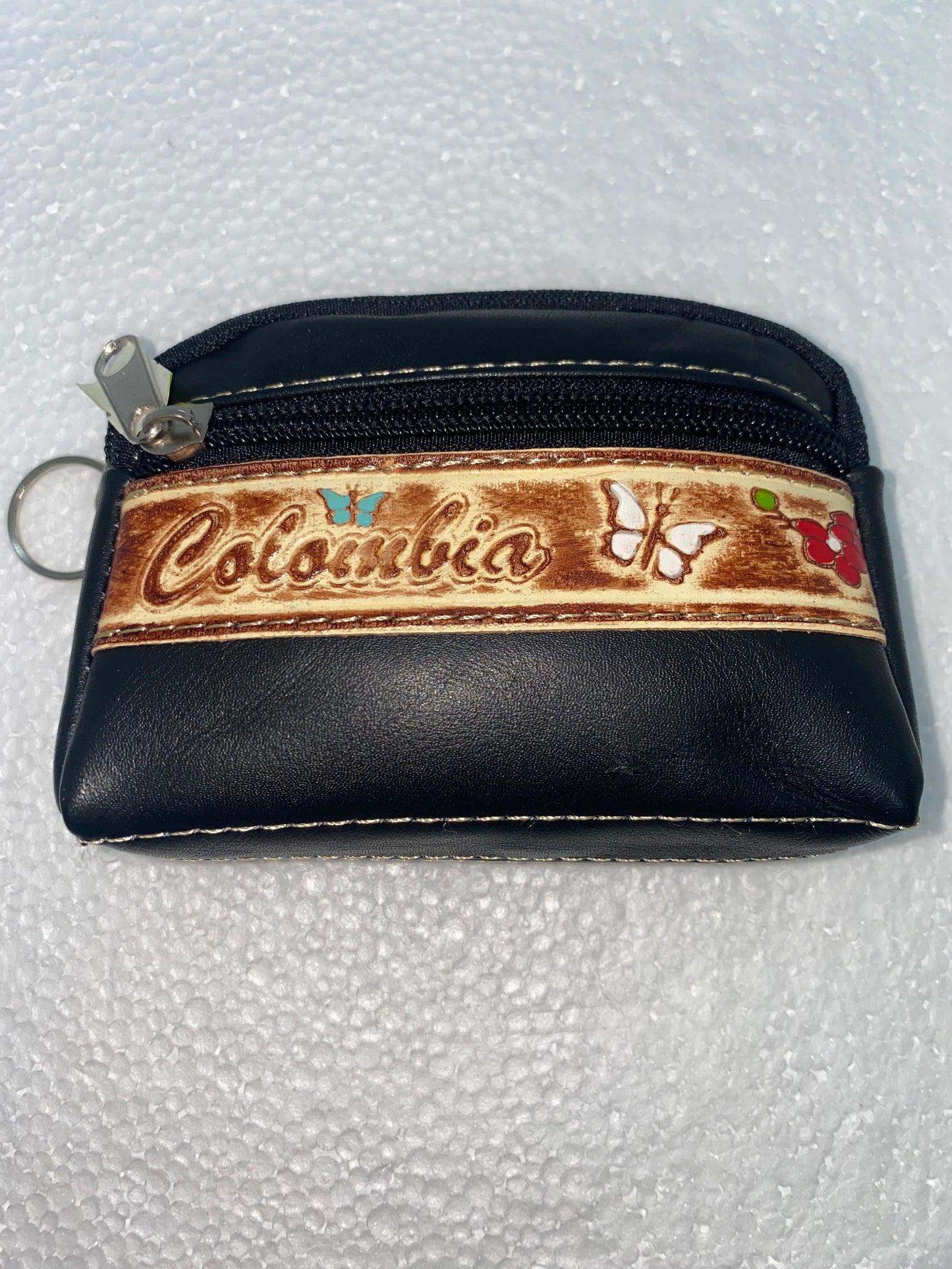MC8 - Monedero de cuero con grabado de colombia