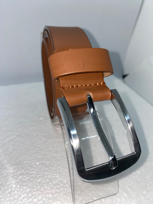 C002D - Correa de cuero Graso mediana marca Beroni