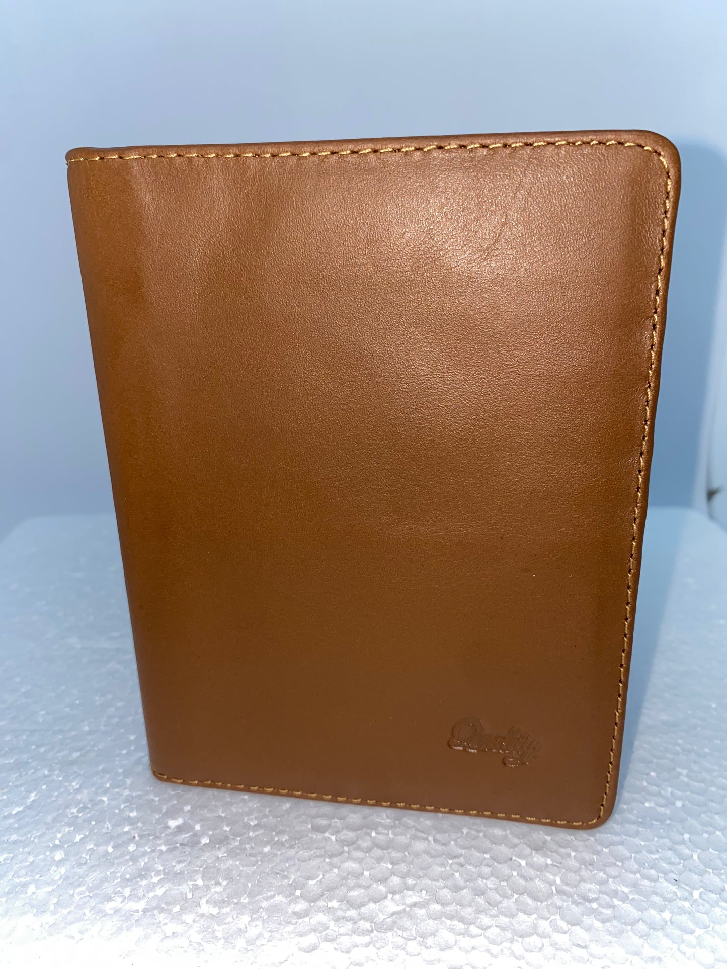PP15 - Porta pasaporte de cuero Graso marca Quality Leather