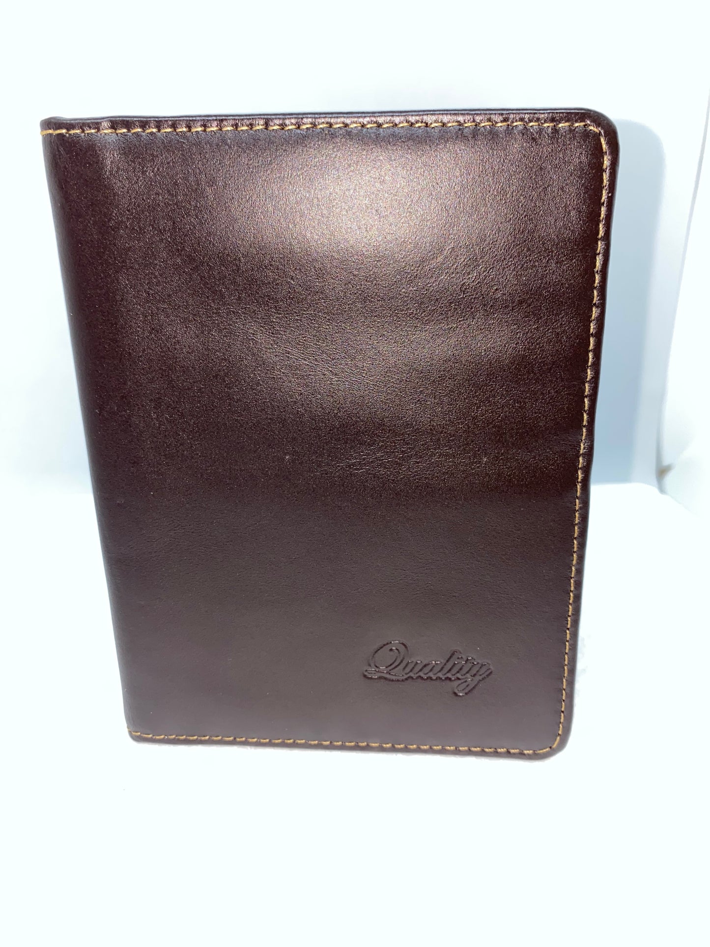 PP15 - Porta pasaporte de cuero Graso marca Quality Leather