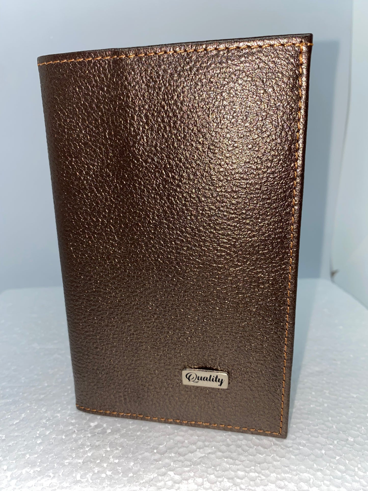 PP528 - Tarjetero porta pasaporte de cuero marca Quality Leather
