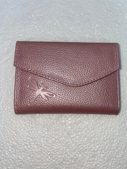 W202 - Wallet de cuero para dama con libelular marca Quality Leather