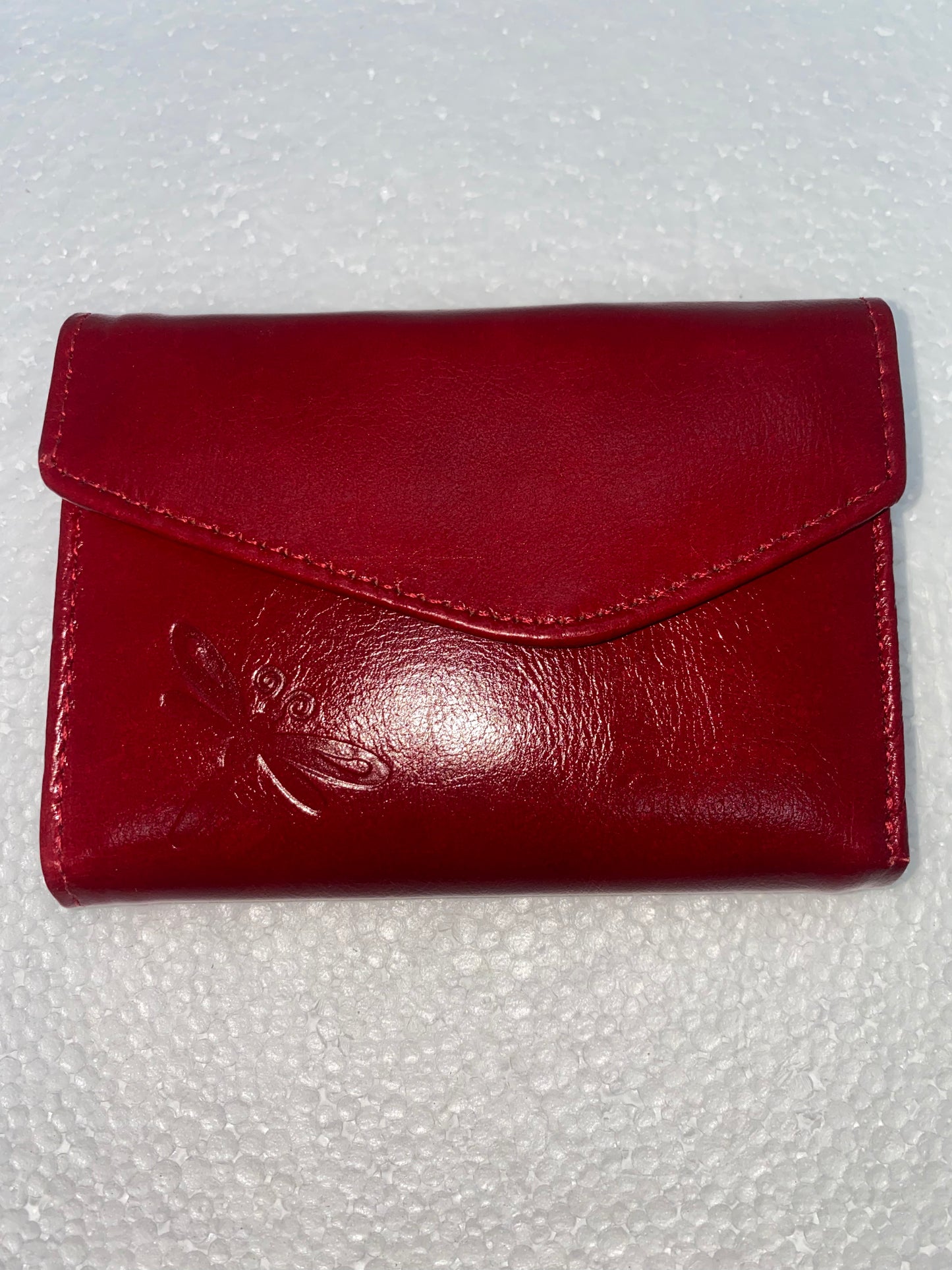 W202 - Wallet de cuero para dama con libelular marca Quality Leather