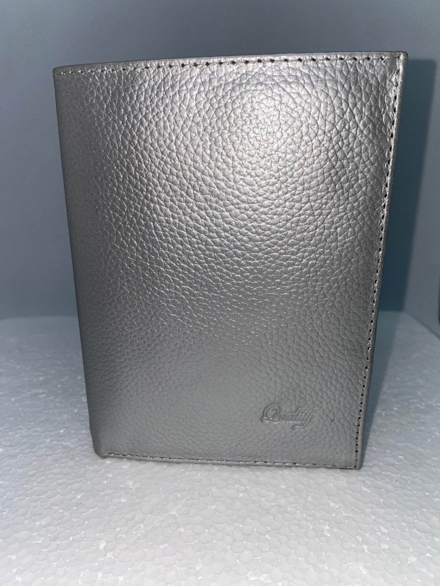 PP27 - Tarjetero porta pasaporte de cuero marca quality