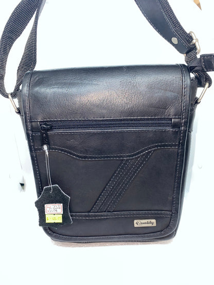 C312 - Carriel de cuero Tula mediano marca Quality Leather