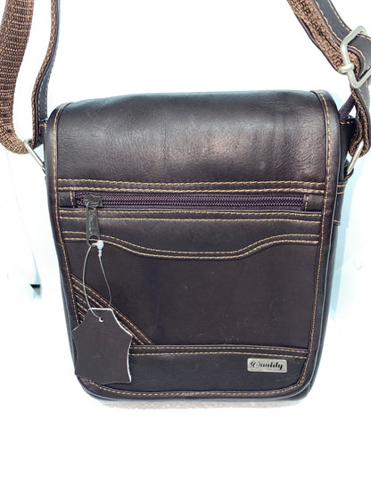 C312 - Carriel de cuero Tula mediano marca Quality Leather