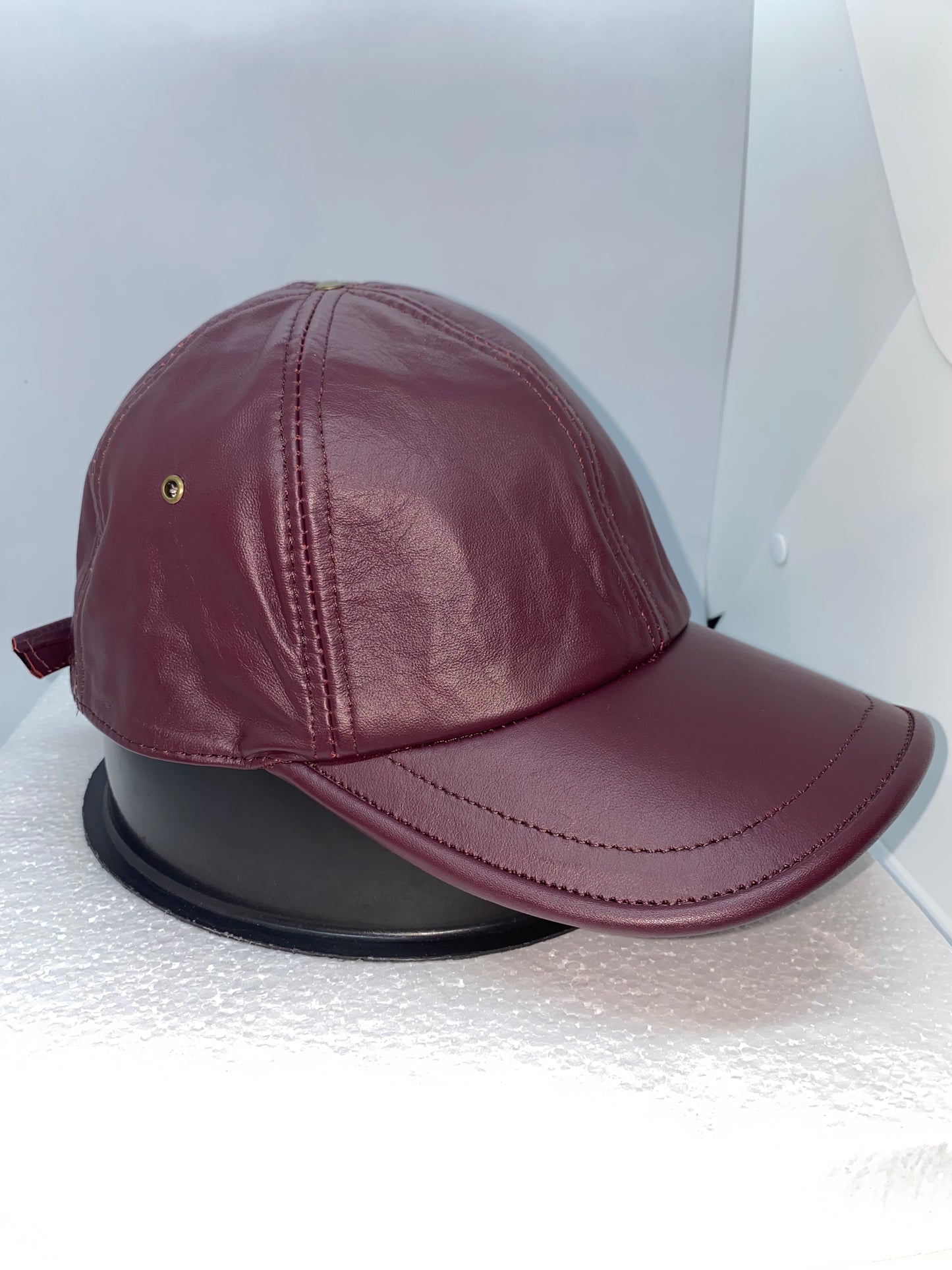 GB28 -  Gorra de cuero tipo beisbolera