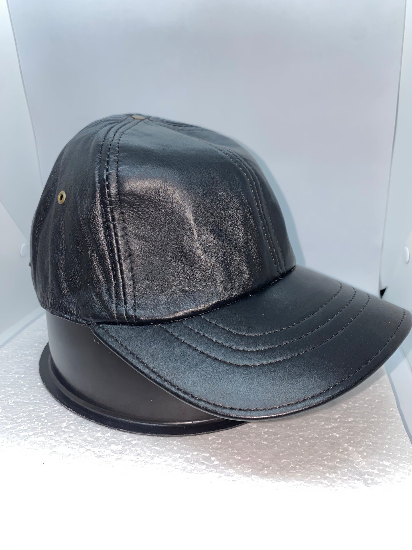 GB28 -  Gorra de cuero tipo beisbolera