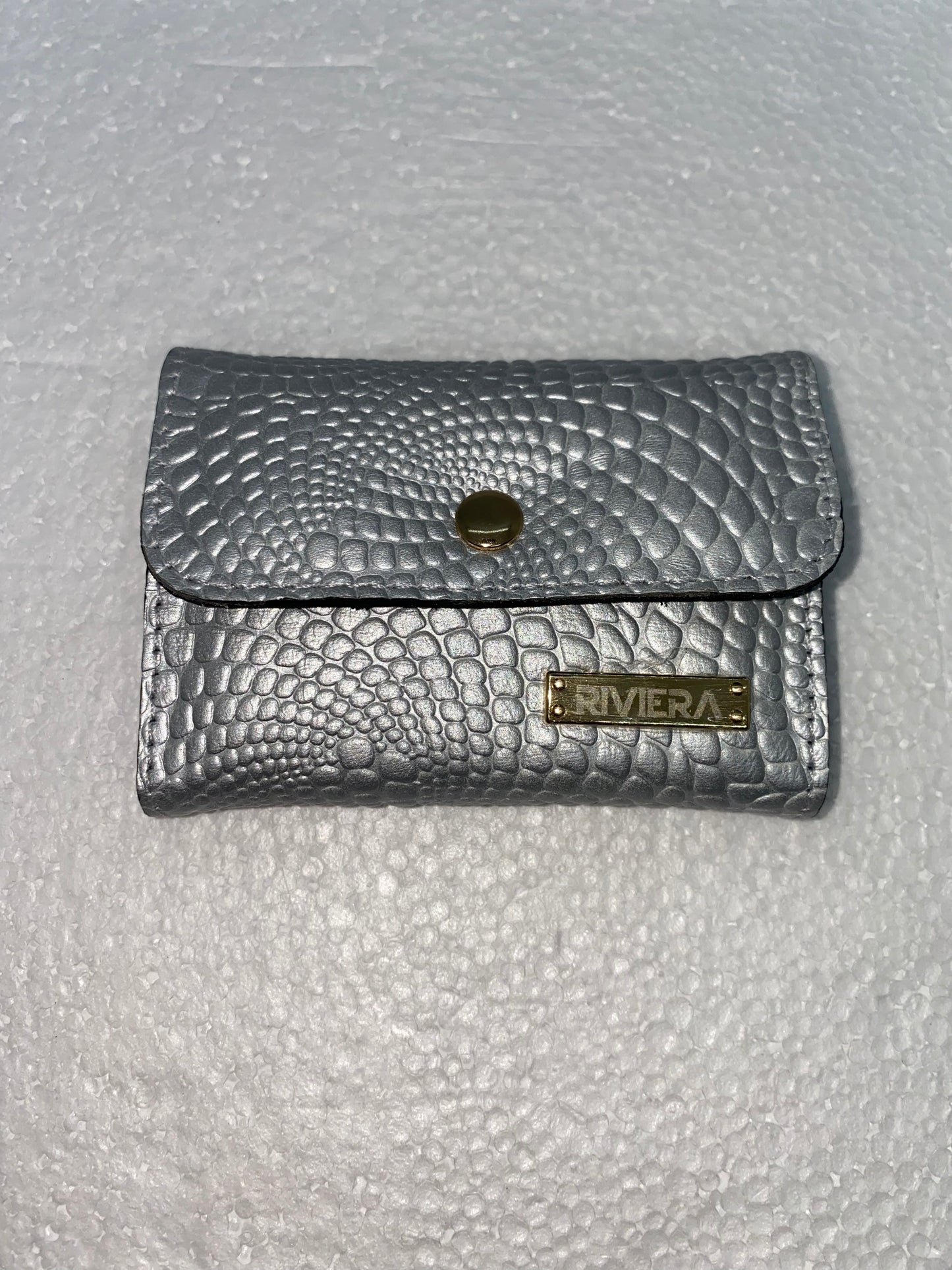 T18 - Tarjetero acordeon de cuero con broche marca Riviera