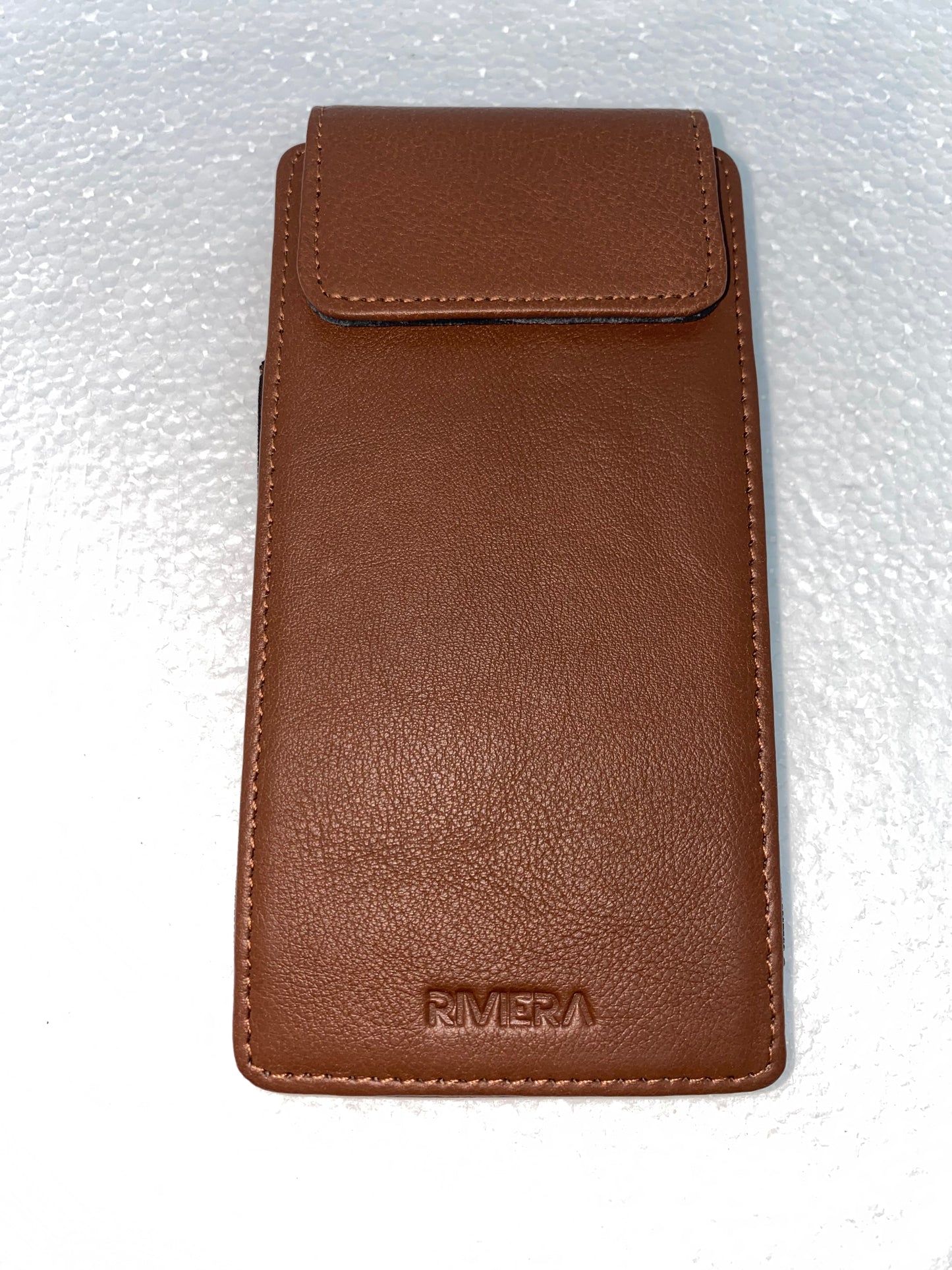 PC25V - Porta celular de cuero marca riviera vertical