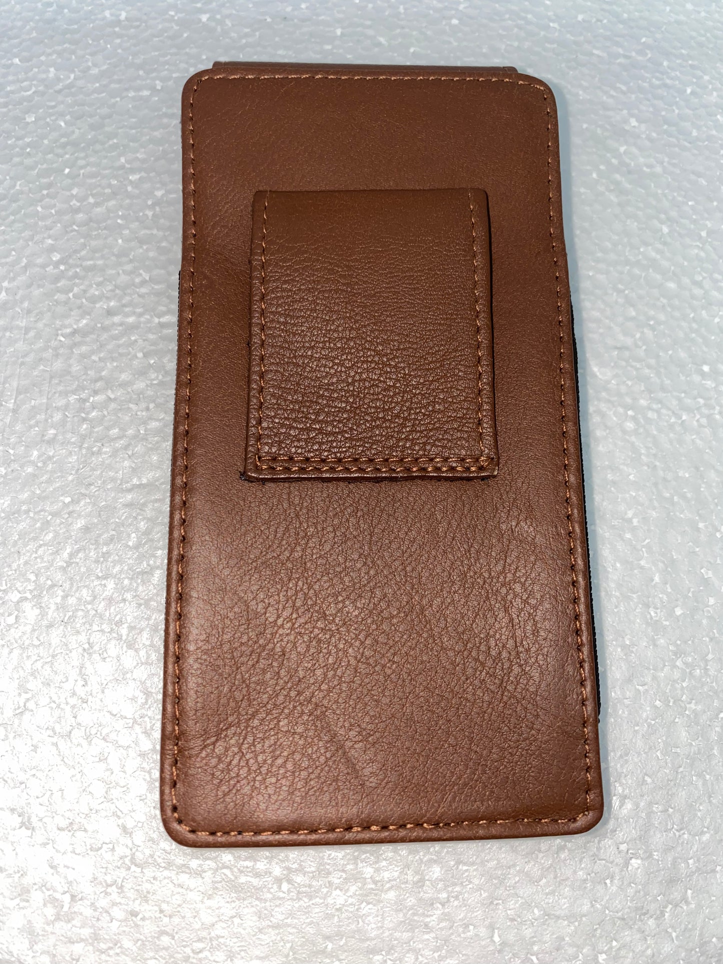 PC25V - Porta celular de cuero marca riviera vertical