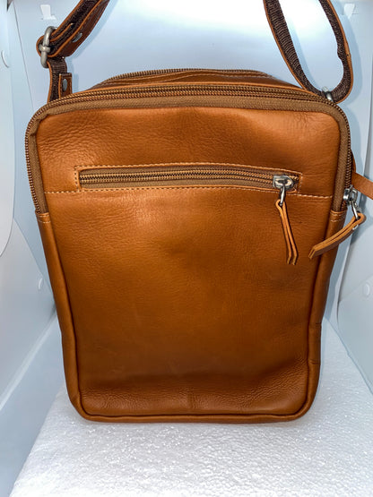 C330 - Carriel de cuero Tula grande marca Quality Leather