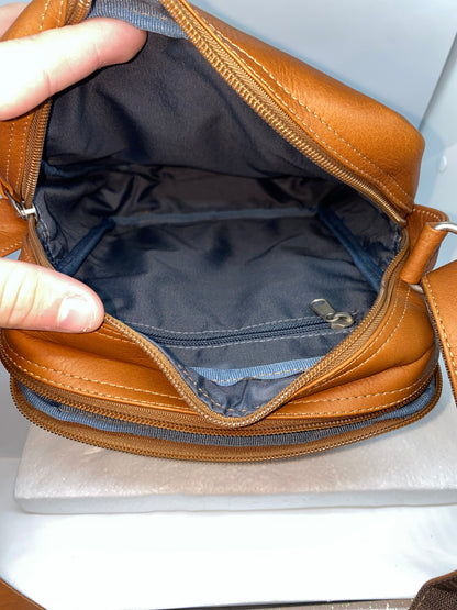 C330 - Carriel de cuero Tula grande marca Quality Leather