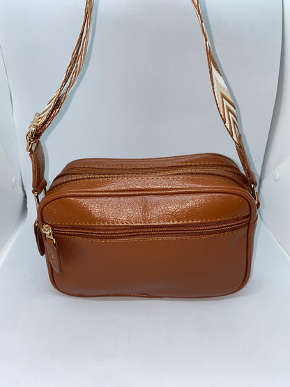 CML45 - Carriel manos libres de cuero para dama tipo Retazos marca Quality Leather