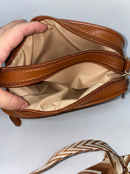 CML45 - Carriel manos libres de cuero para dama tipo Retazos marca Quality Leather