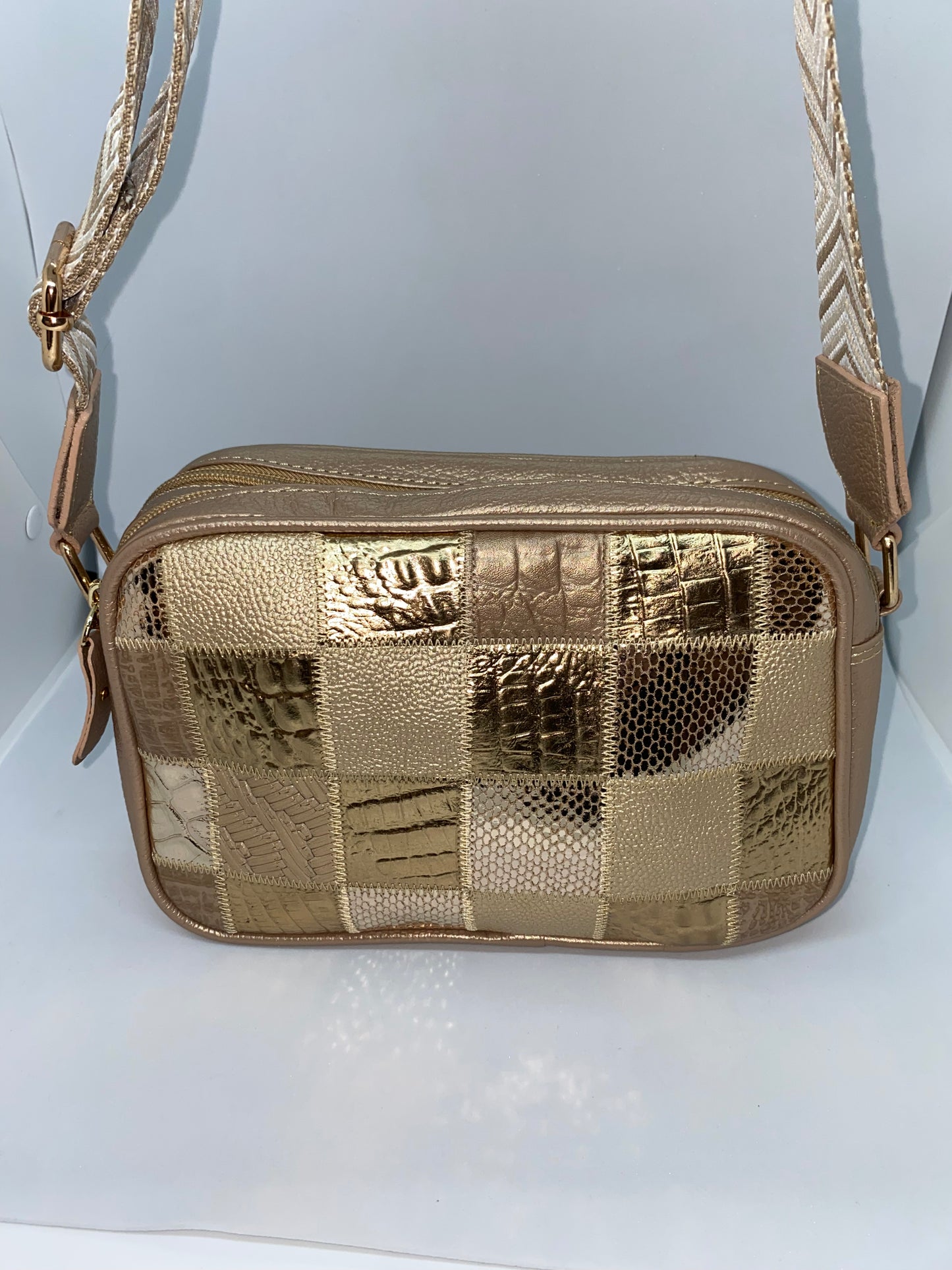CML45 - Carriel manos libres de cuero para dama tipo Retazos marca Quality Leather
