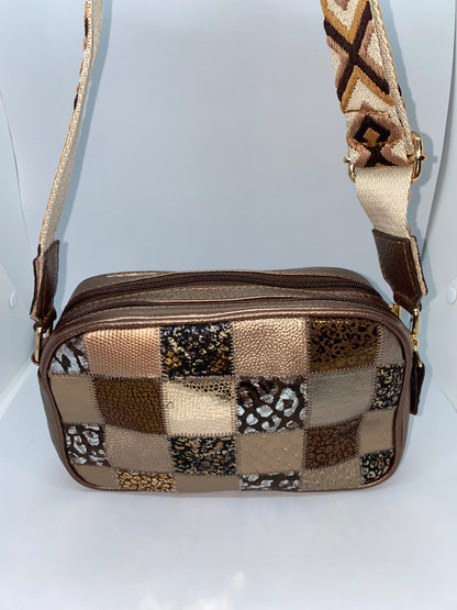 CML45 - Carriel manos libres de cuero para dama tipo Retazos marca Quality Leather