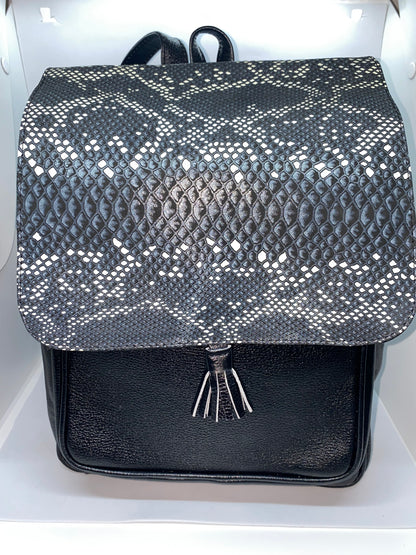 MD85 - Mochila de cuero Graso para dama marca Quality Leather